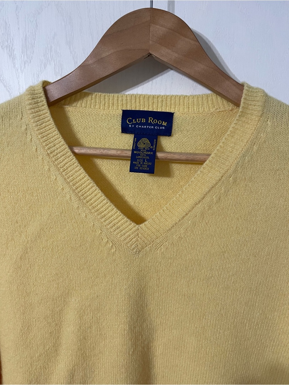 Club Room Men's L Lambswool V-Neck Sweater in Soft Yellow